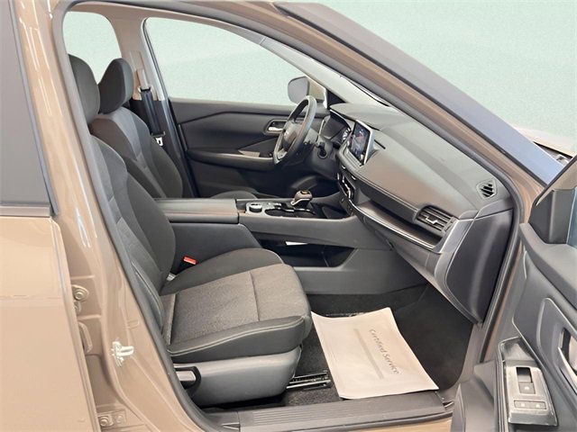 Used 2025 Nissan Rogue SV image 10