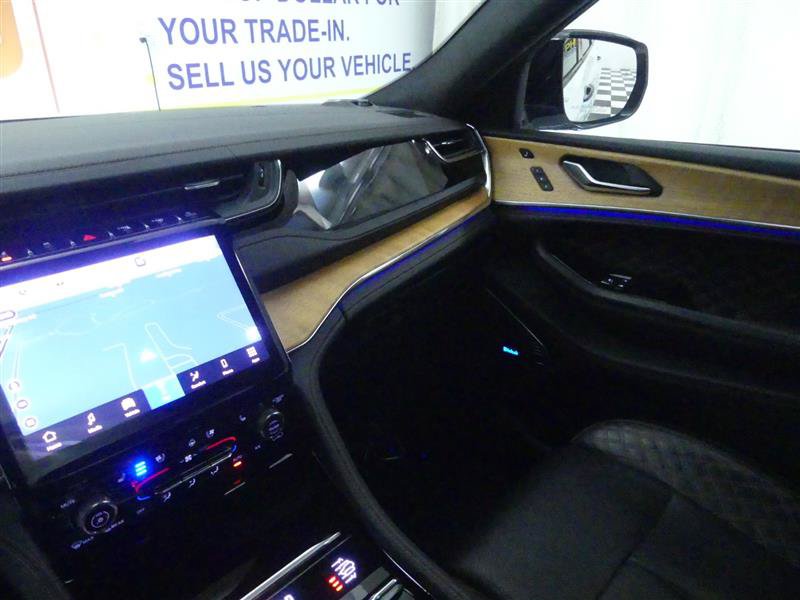 Used 2023 Jeep Grand Cherokee L Summit AWD/4WD image 19
