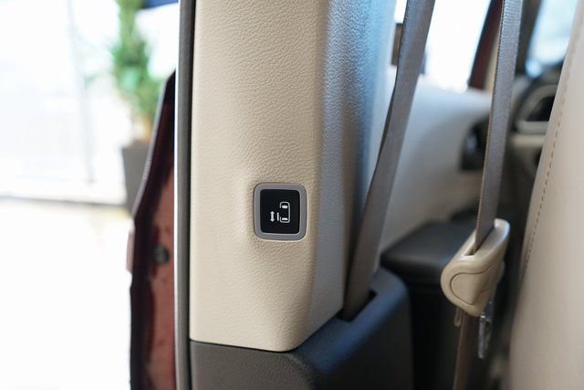 Used 2021 Chrysler Voyager Lxi image 39