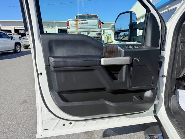 Used 2021 Ford F250 Lariat w/ Chrome Package image 9
