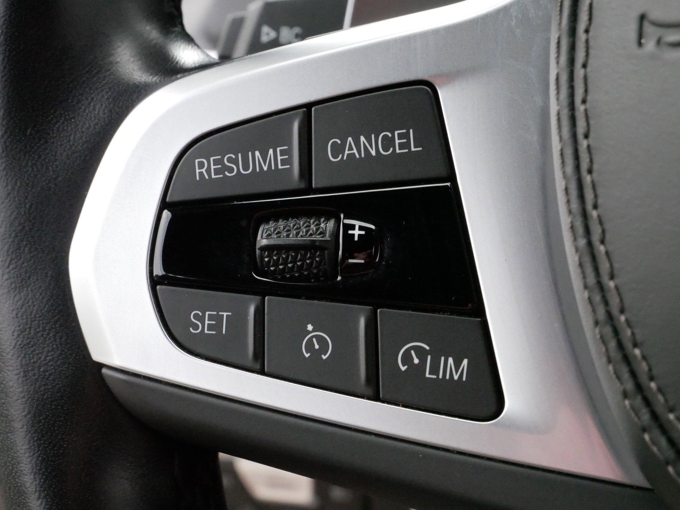 Used 2022 BMW X7 xDrive40i w/ M Sport Package image 25