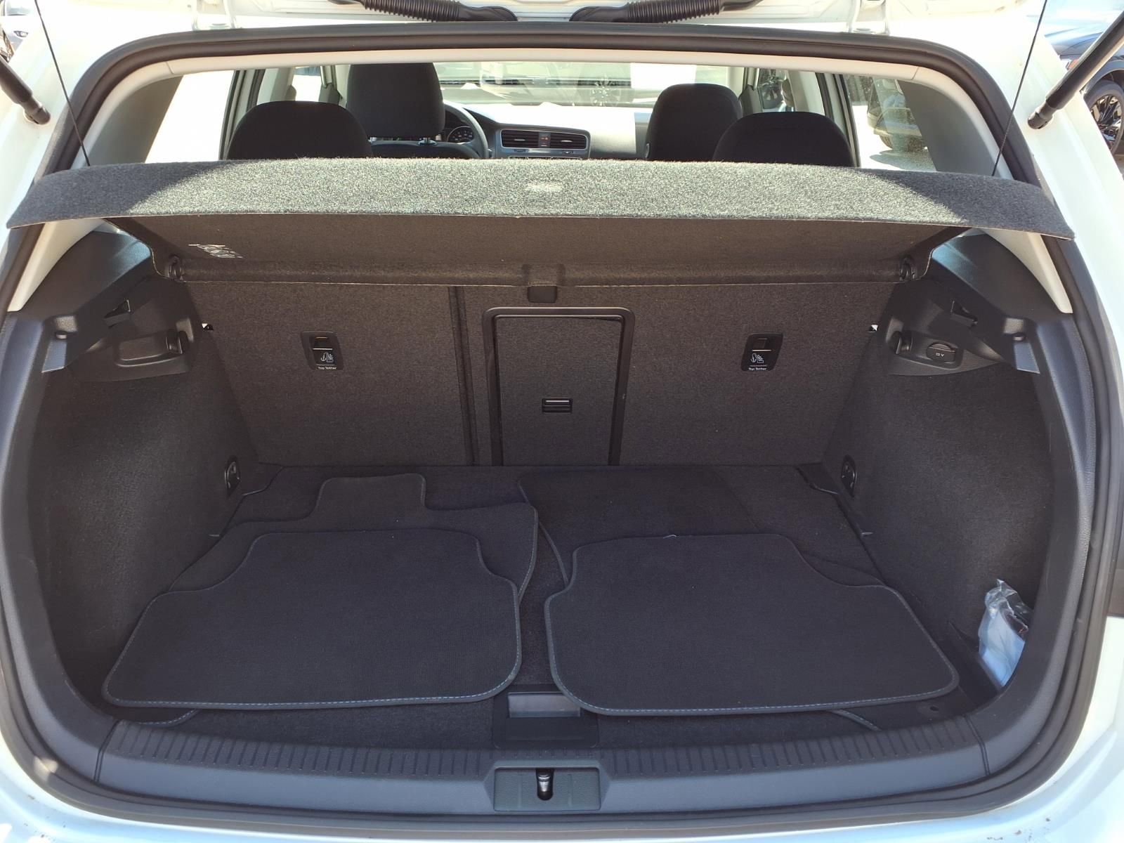 Used 2016 Volkswagen e-Golf SE w/ DC Fast Charging Package FWD image 6