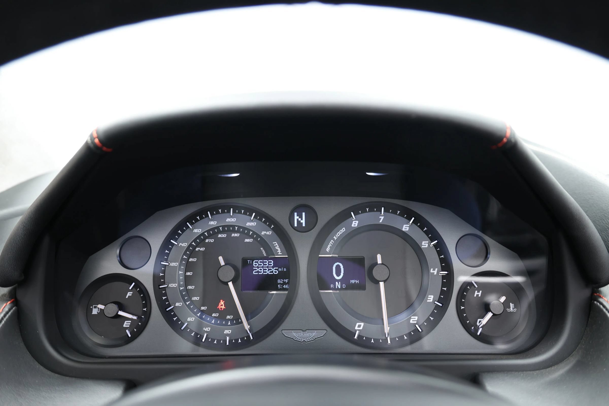 Used 2016 Aston Martin V8 Vantage GT RWD image 25