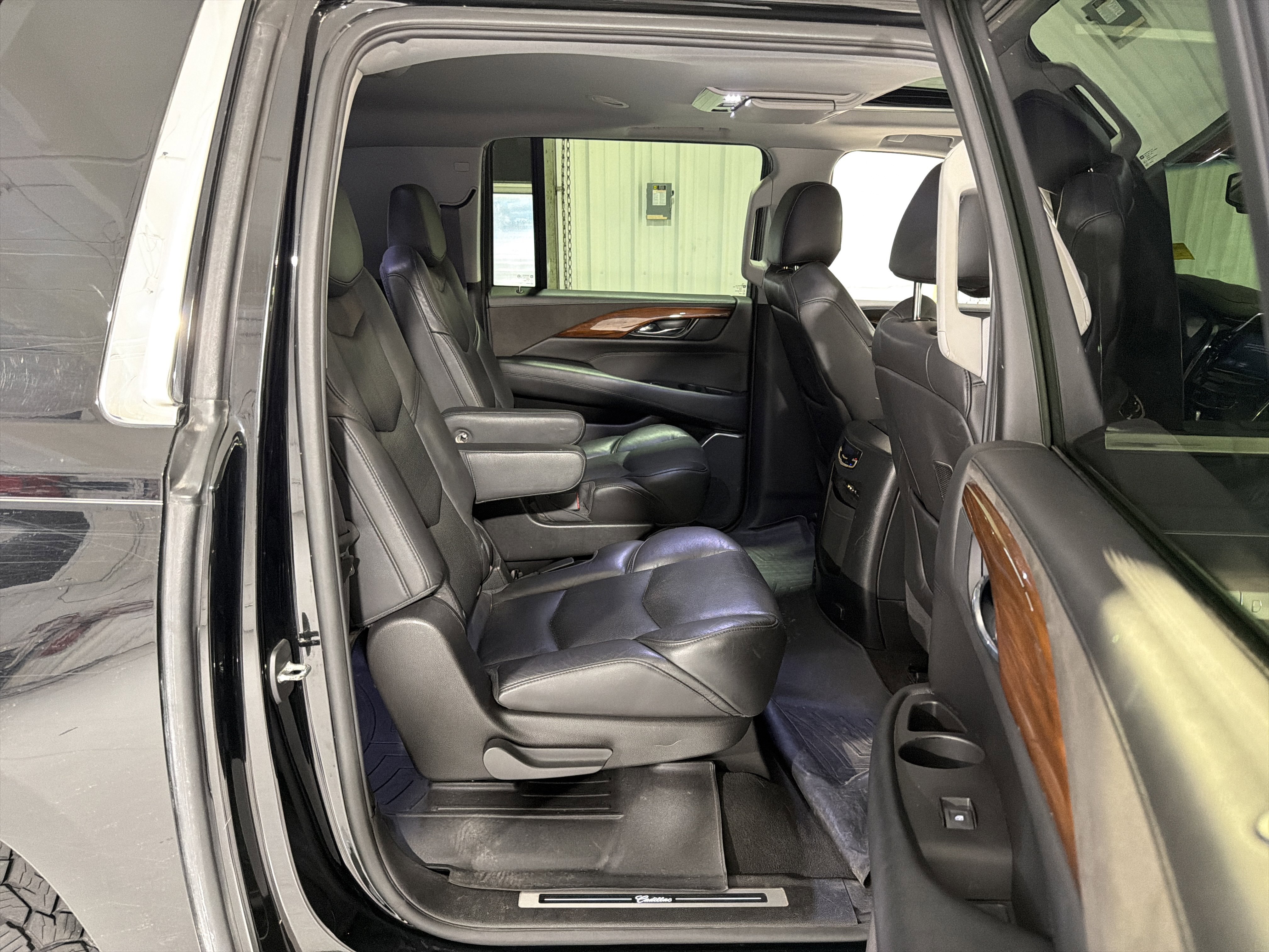 Used 2016 Cadillac Escalade ESV Premium AWD/4WD image 14