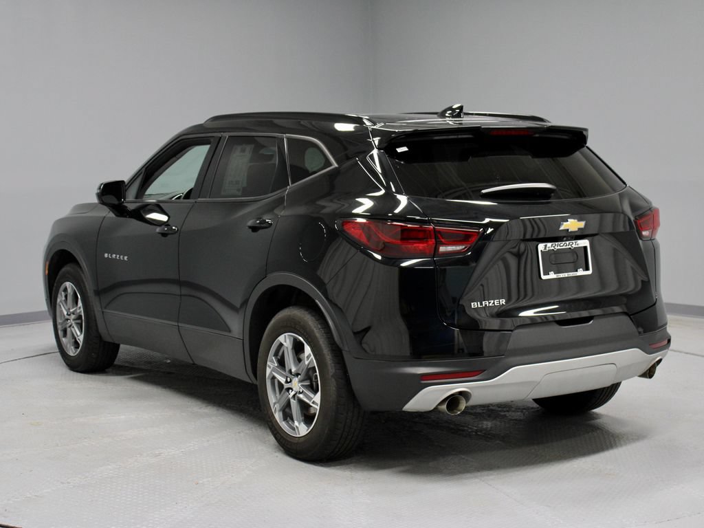 Used 2023 Chevrolet Blazer LT w/ Sound & Technology Package FWD image 8