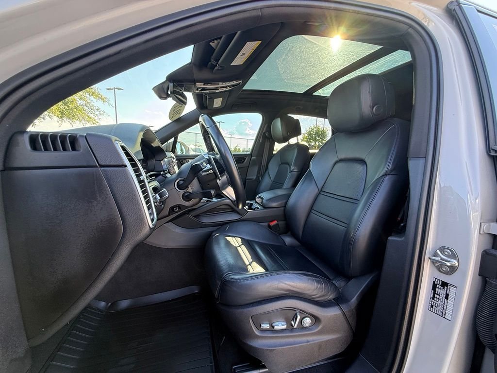 Used 2021 Porsche Cayenne AWD/4WD image 22