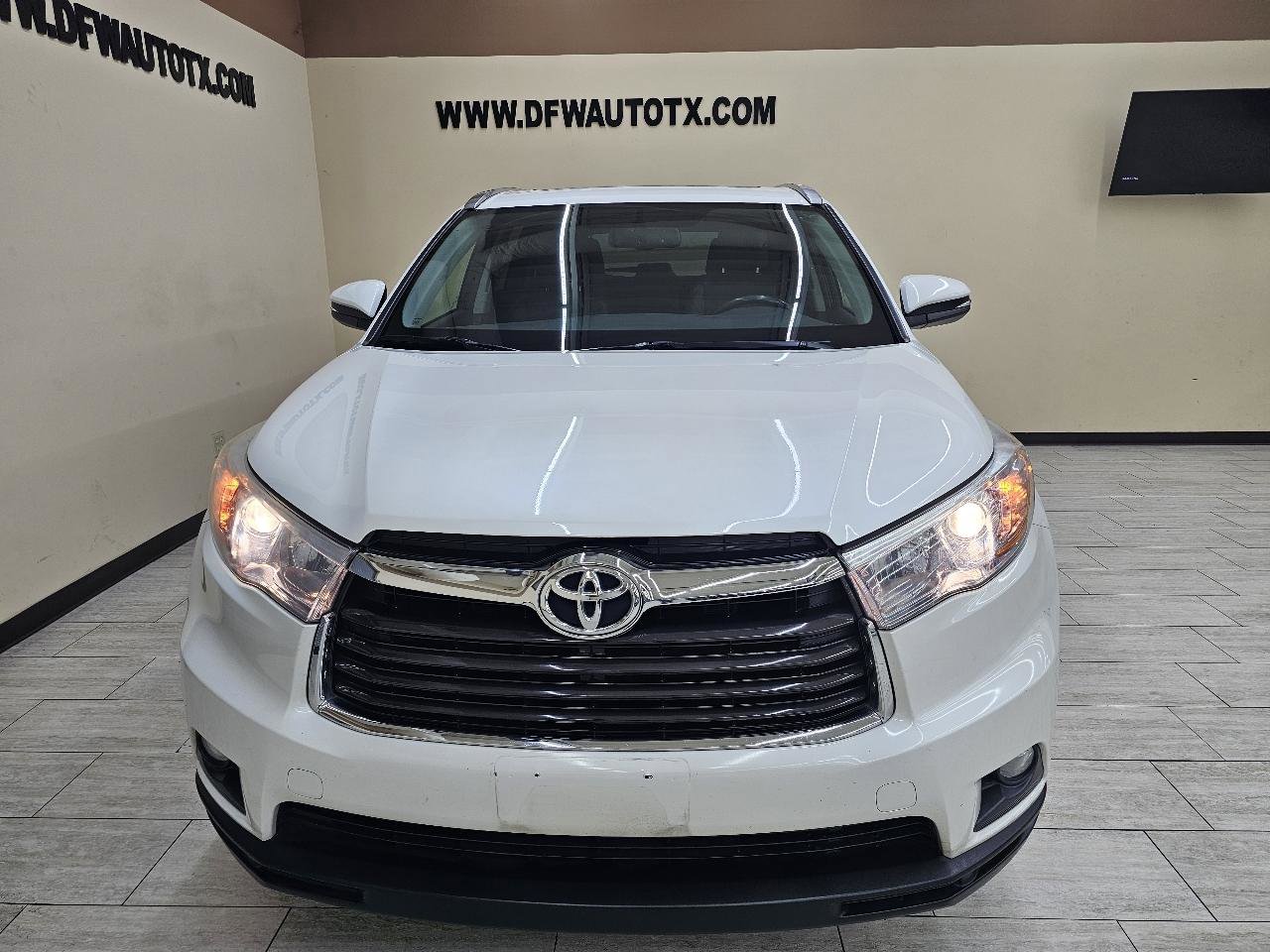 Used 2015 Toyota Highlander XLE AWD/4WD image 3