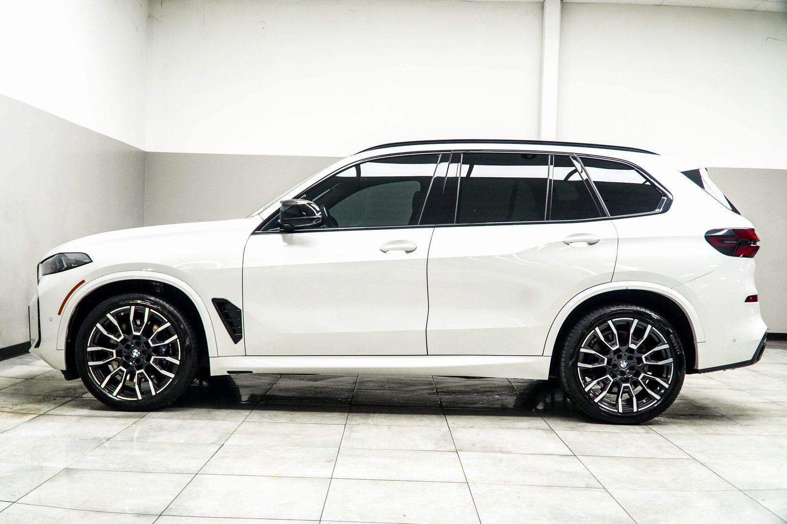 Used 2024 BMW X5 M60i w/ Climate Comfort Package AWD/4WD image 9