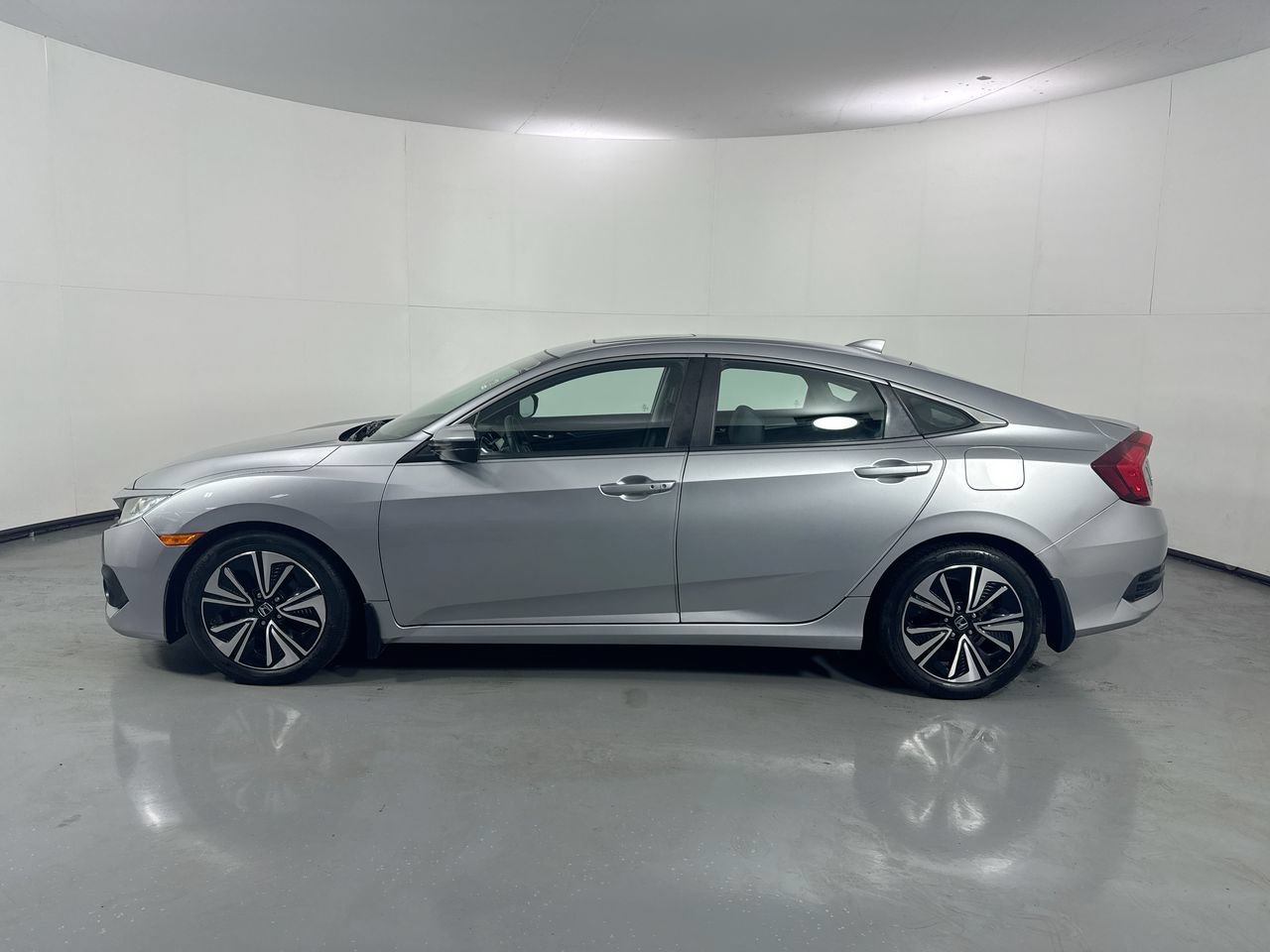 Used 2016 Honda Civic EX-L image 2