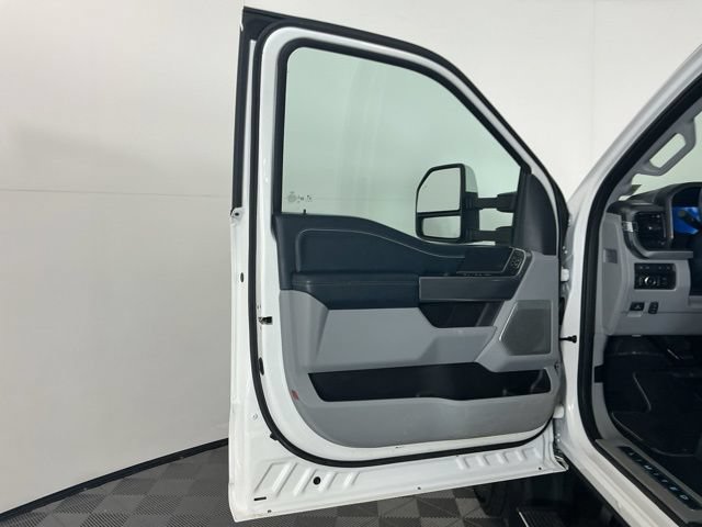 Used 2023 Ford F450 Limited w/ FX4 Off-Road Package AWD/4WD image 17