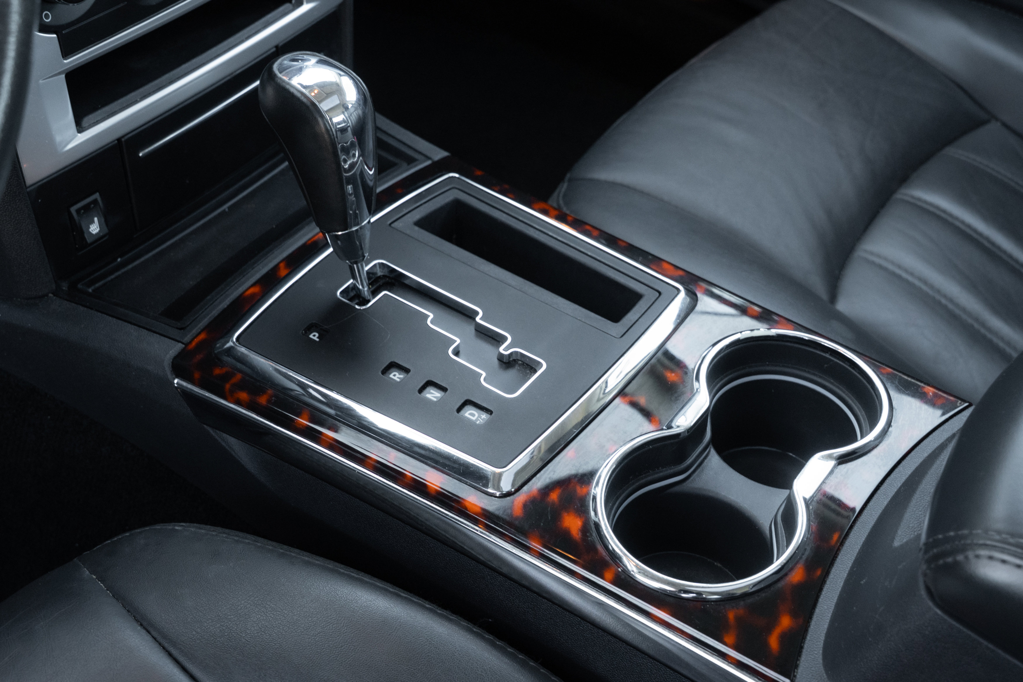 Used 2010 Chrysler 300 C image 16