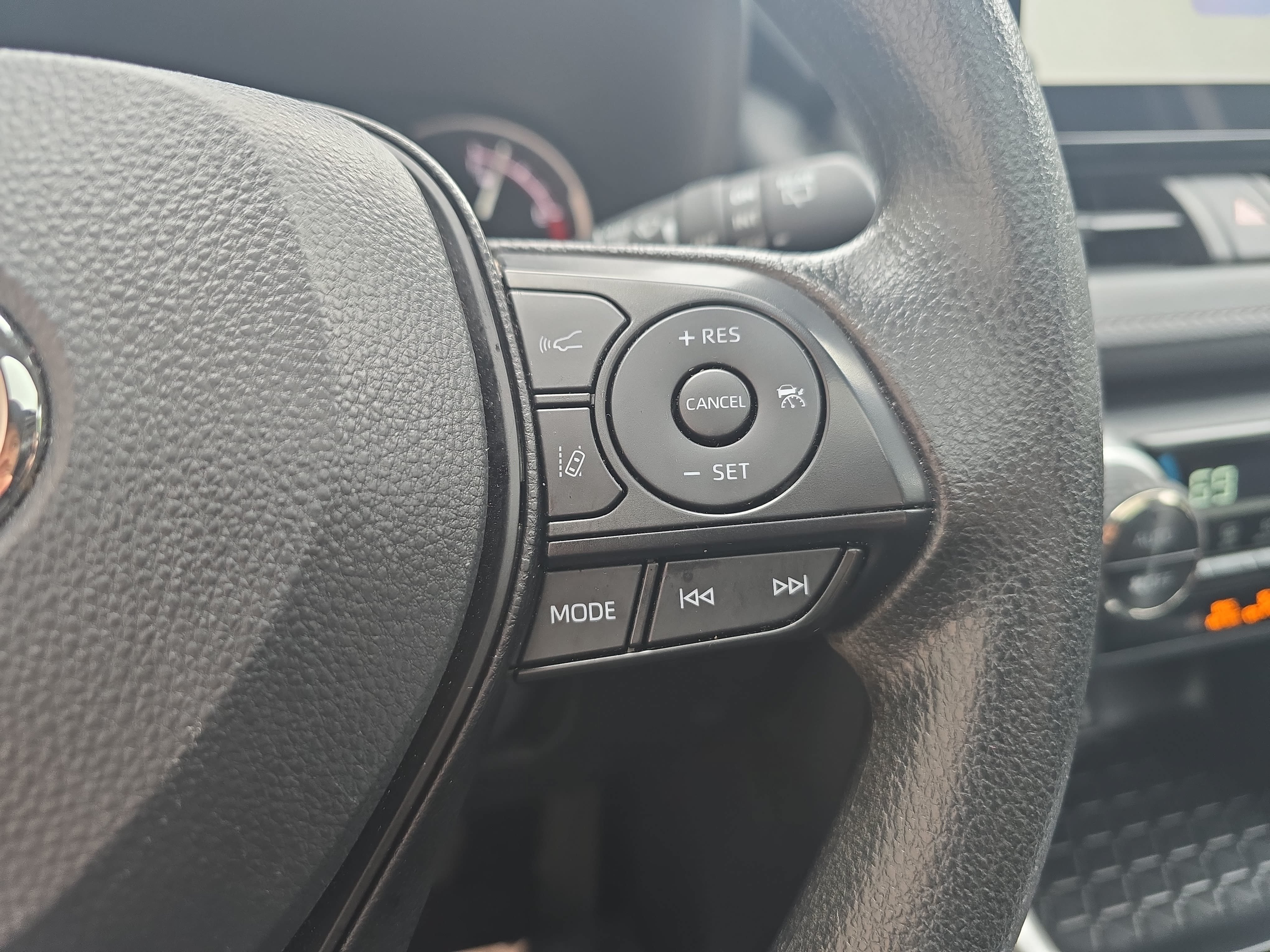 Used 2025 Toyota RAV4 XLE w/ Convenience Package FWD image 18