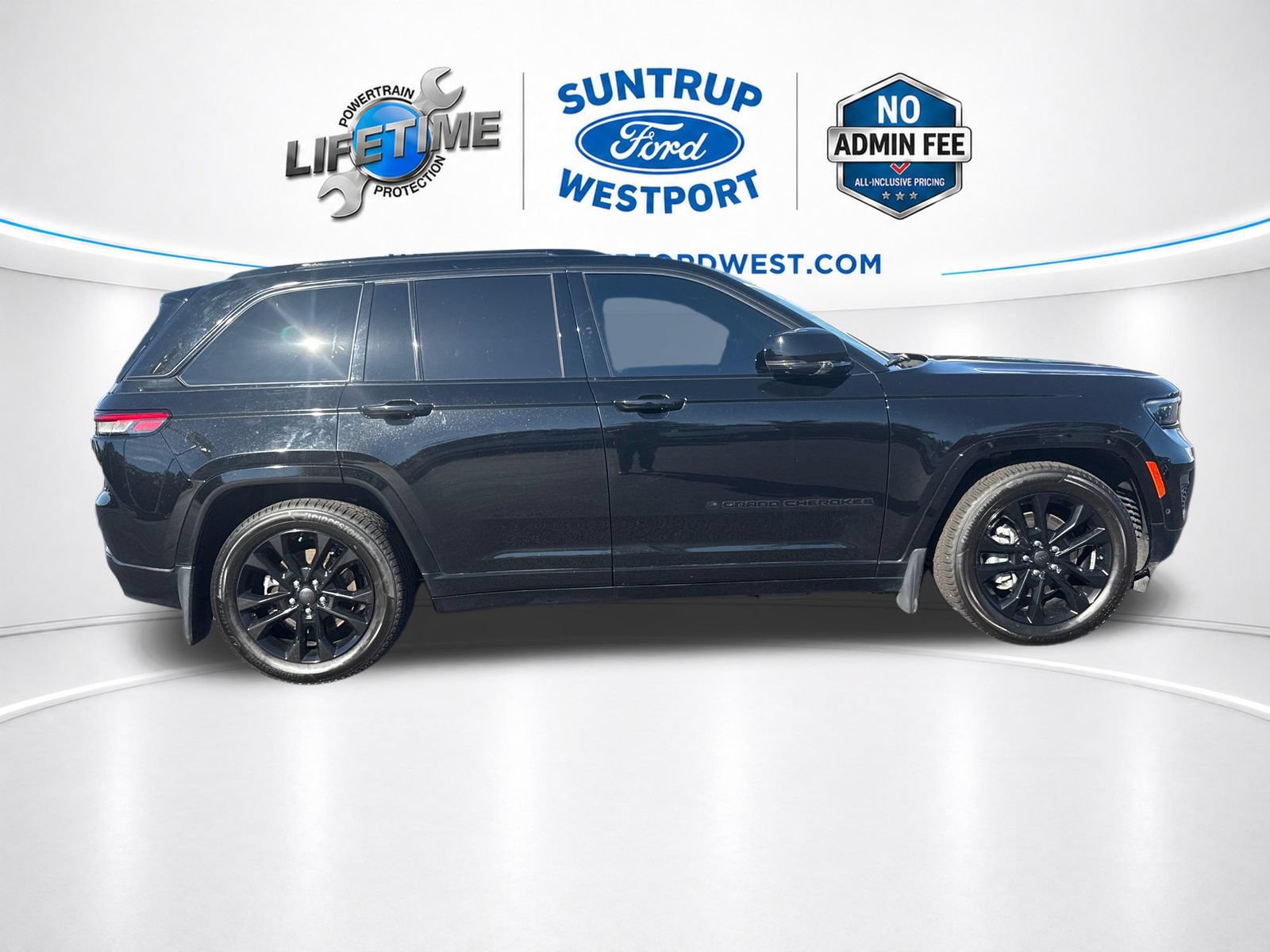 Used 2023 Jeep Grand Cherokee Overland w/ Advanced Protech Group III AWD/4WD image 17