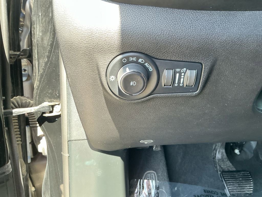 Used 2024 Jeep Compass Latitude image 22