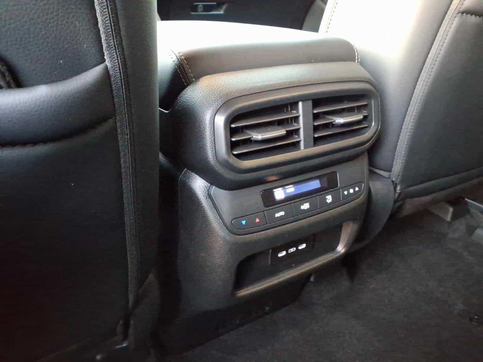 Used 2025 Honda Pilot EX-L image 12
