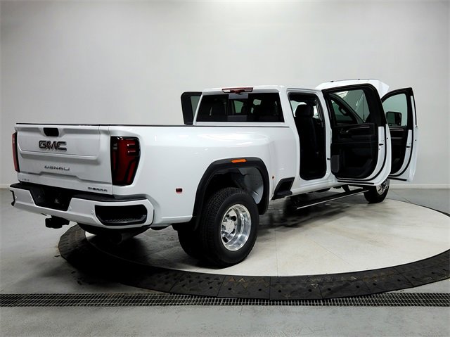 New 2026 GMC Sierra 3500 Denali w/ Denali Reserve Package image 15