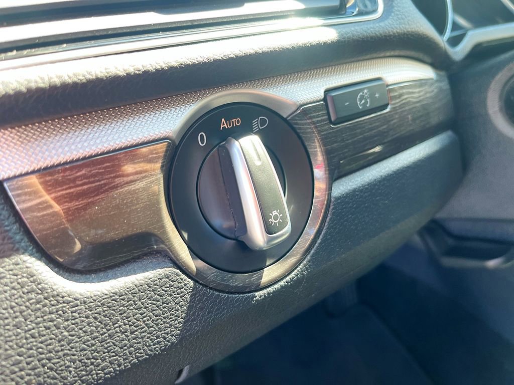 Used 2018 Volkswagen Passat 2.0T SE image 10