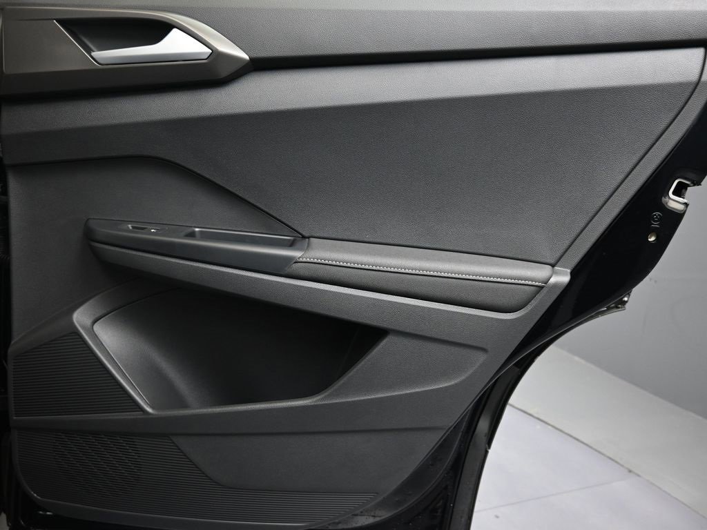 New 2025 Volkswagen Taos SE image 14