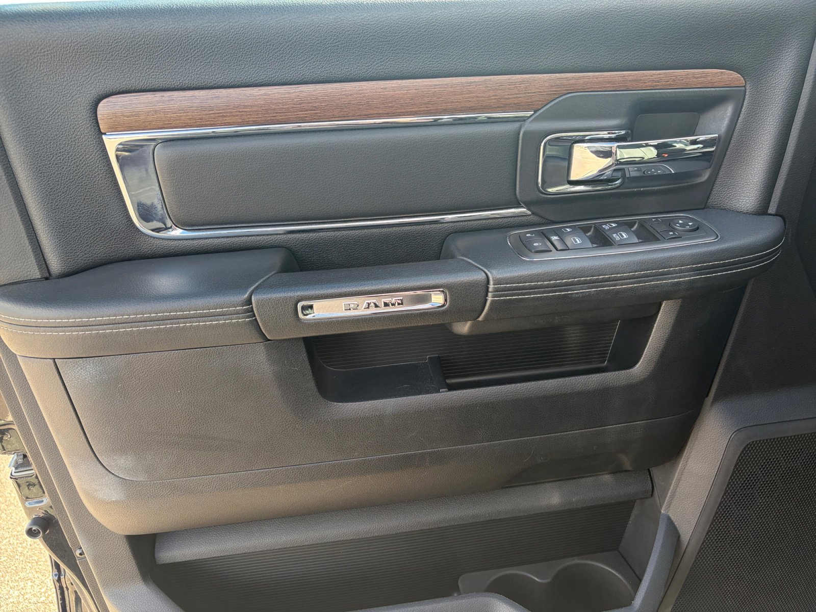 Used 2014 RAM 2500 Laramie w/ HD Snow Plow Prep Group image 13