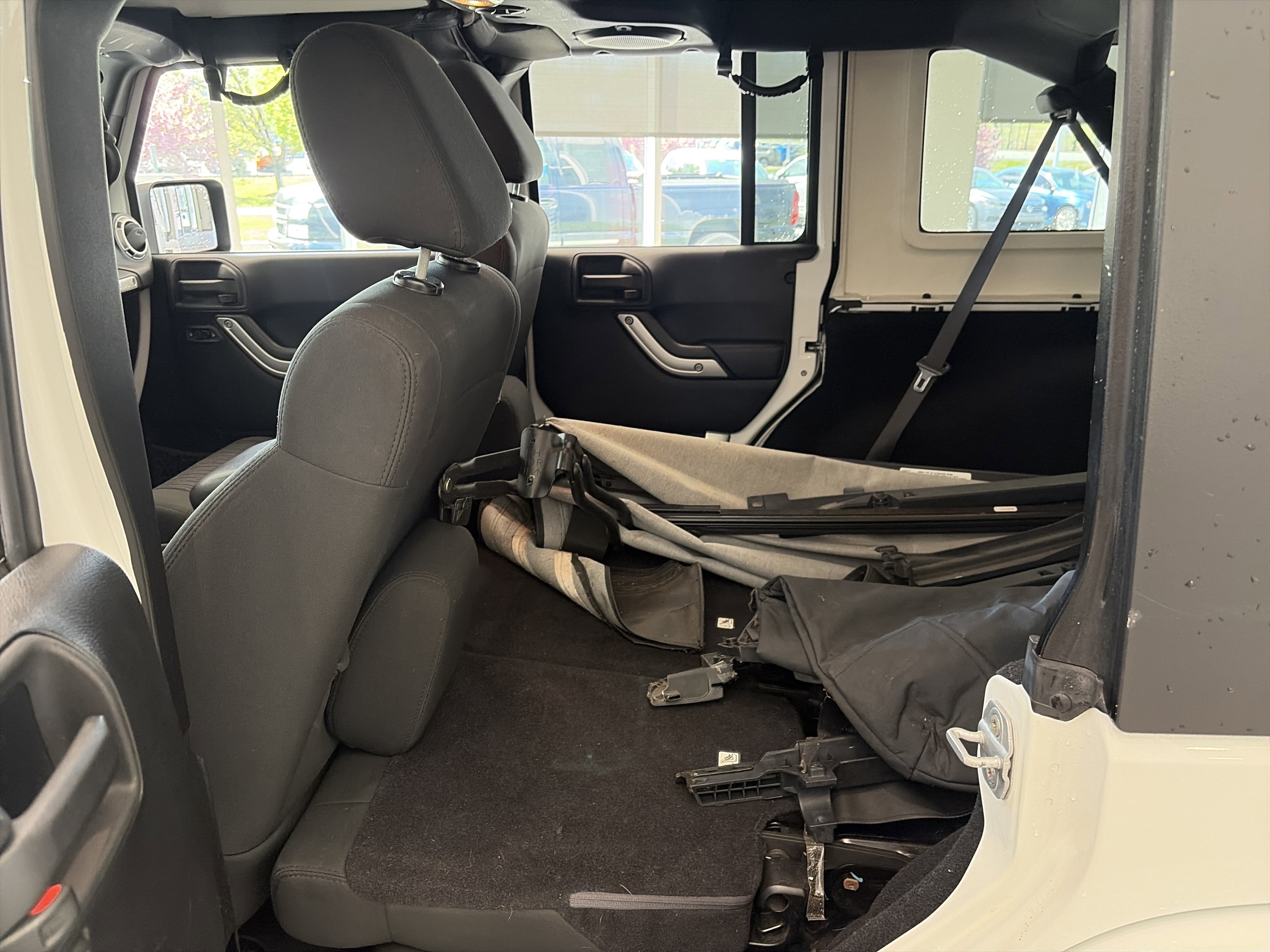 Used 2012 Jeep Wrangler Unlimited Sahara w/ Connectivity Group image 26