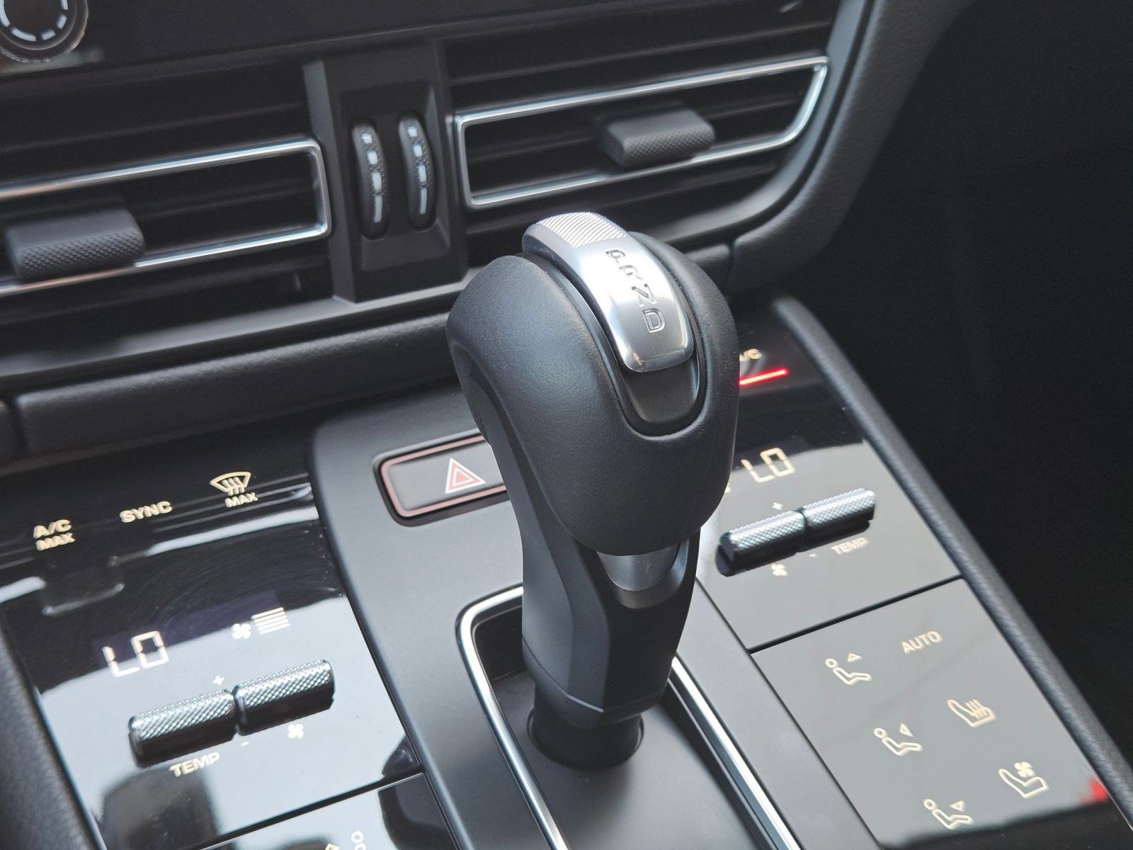 Certified 2026 Porsche Macan image 20