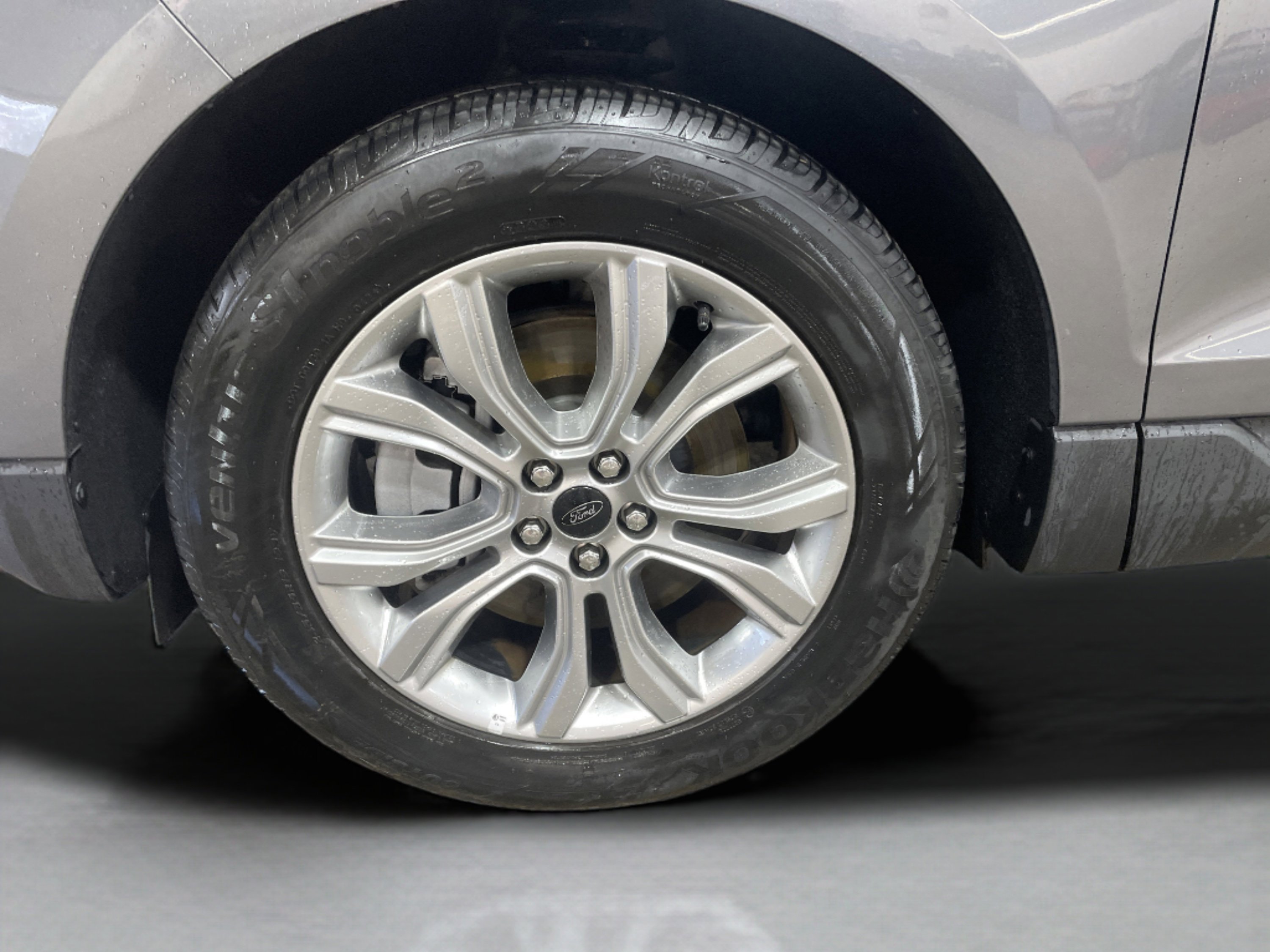 Used 2024 Ford Edge Titanium image 9