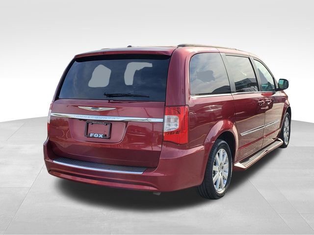 Used 2013 Chrysler Town & Country Touring FWD image 5