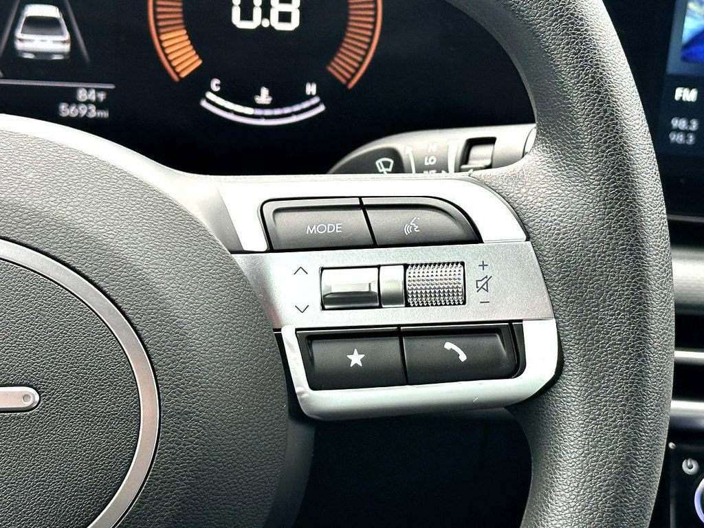 Used 2025 Hyundai Santa Cruz SE image 24