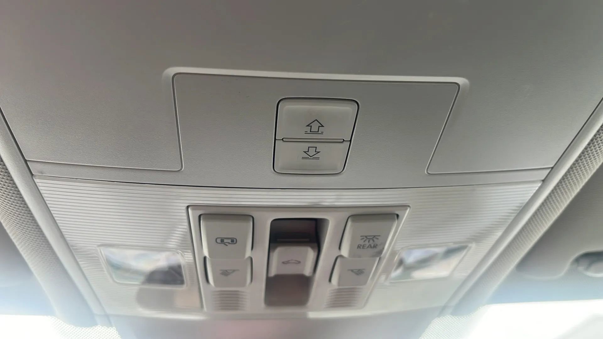 Used 2019 Volkswagen Tiguan SEL Premium image 21