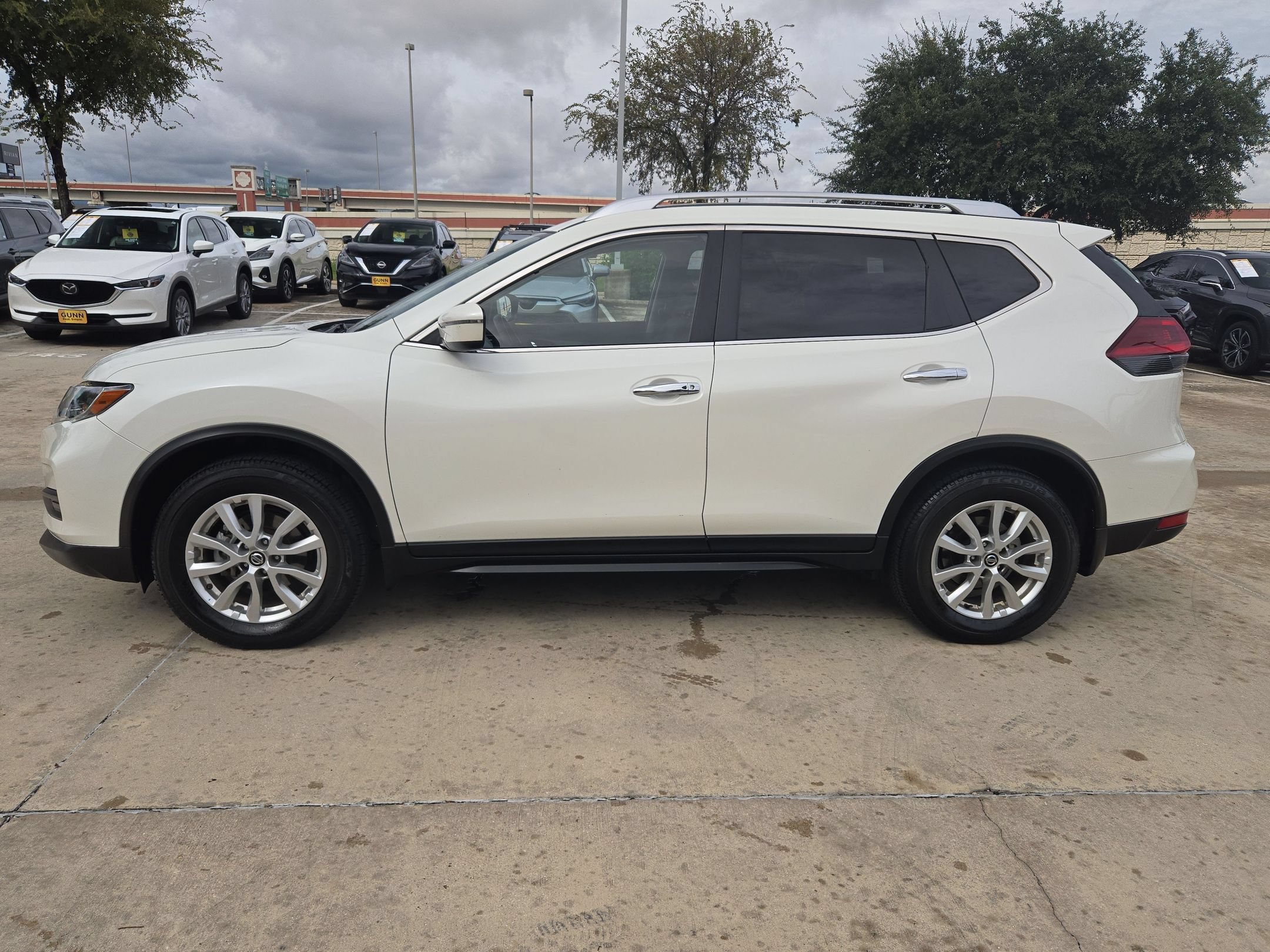 Used 2020 Nissan Rogue SV FWD image 6