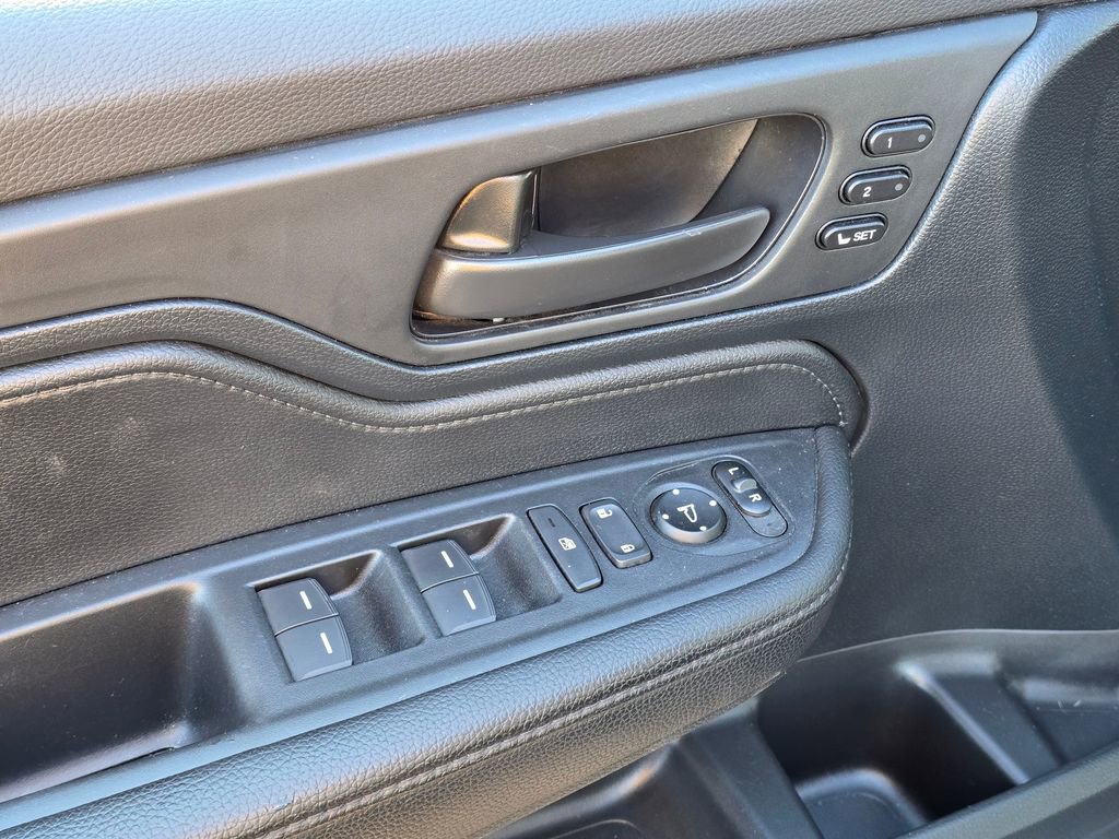 Used 2023 Honda Odyssey EX-L image 23
