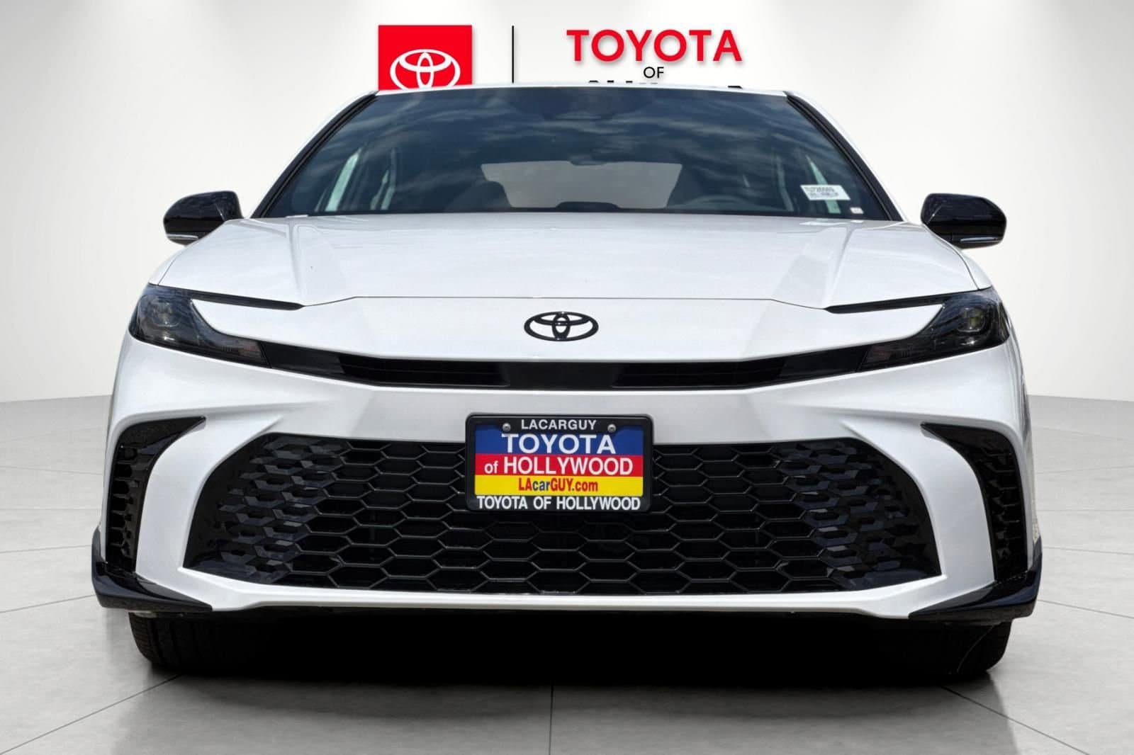New 2026 Toyota Camry Hybrid FWD image 8