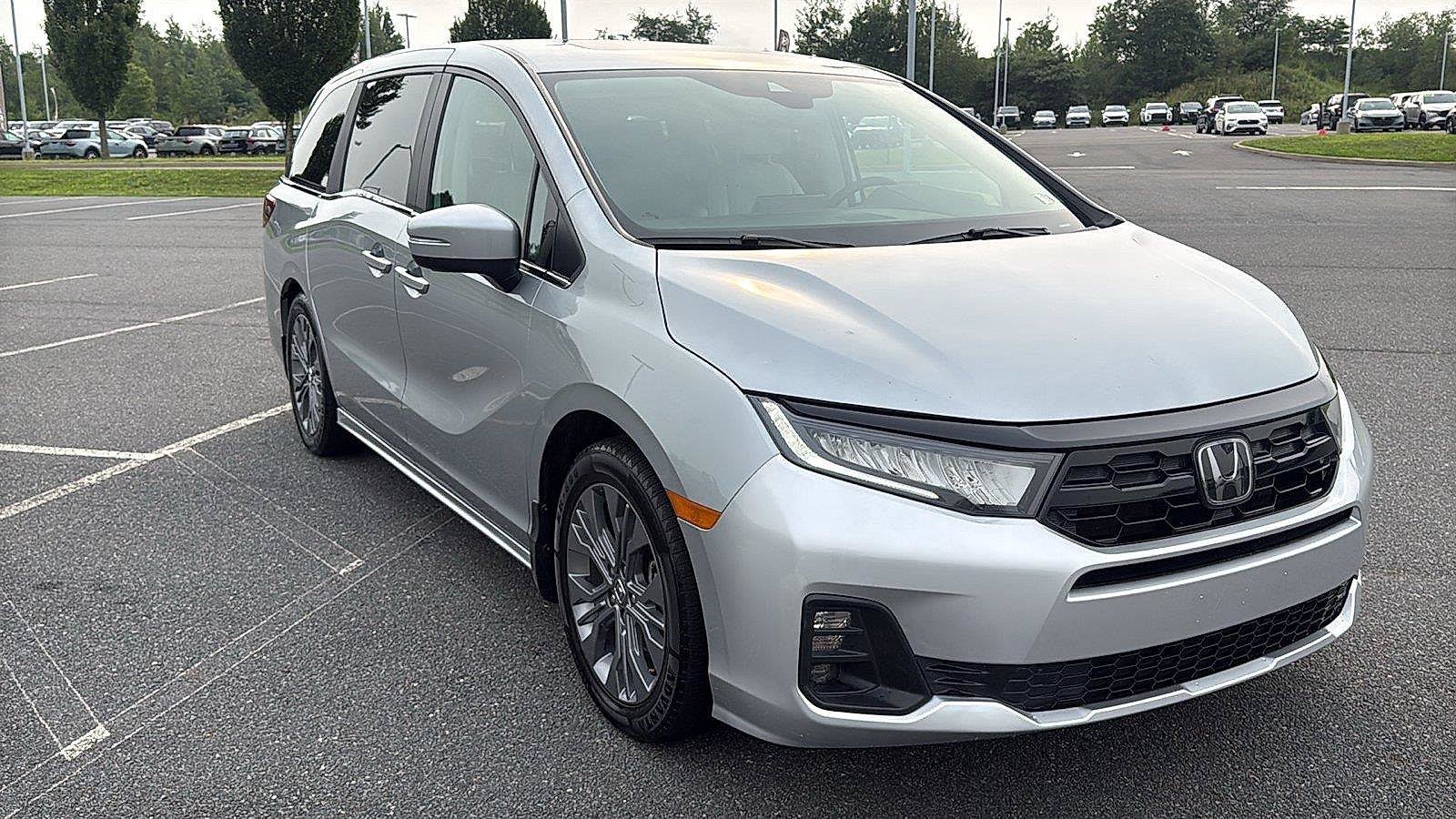 Used 2025 Honda Odyssey Touring image 1