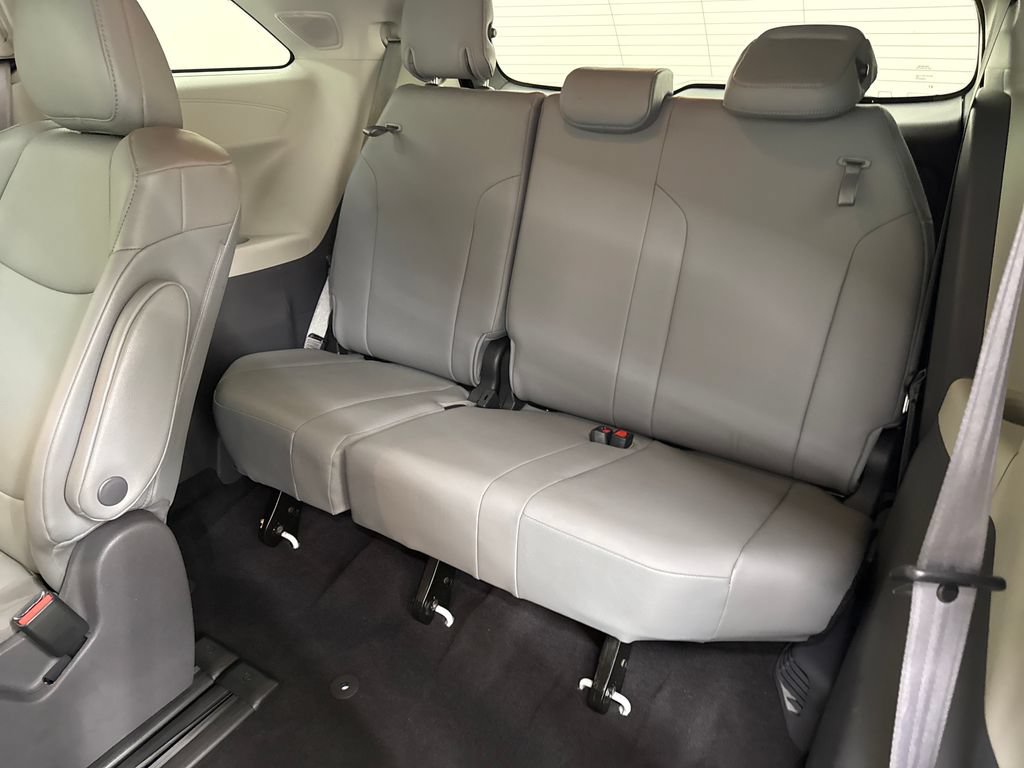 Used 2021 Toyota Sienna XLE w/ XLE Plus Package FWD image 25
