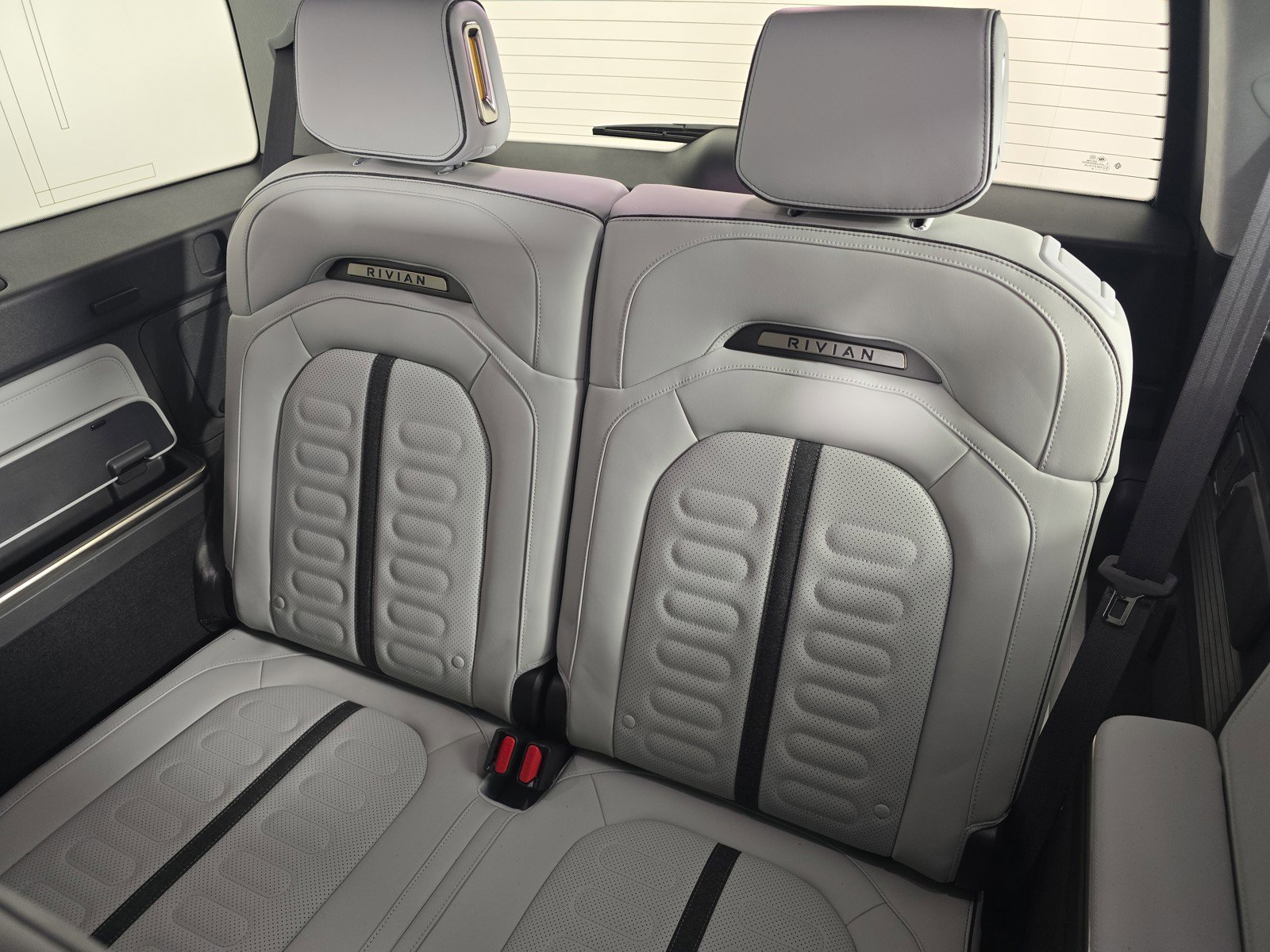 Used 2024 Rivian R1S Adventure AWD/4WD image 22