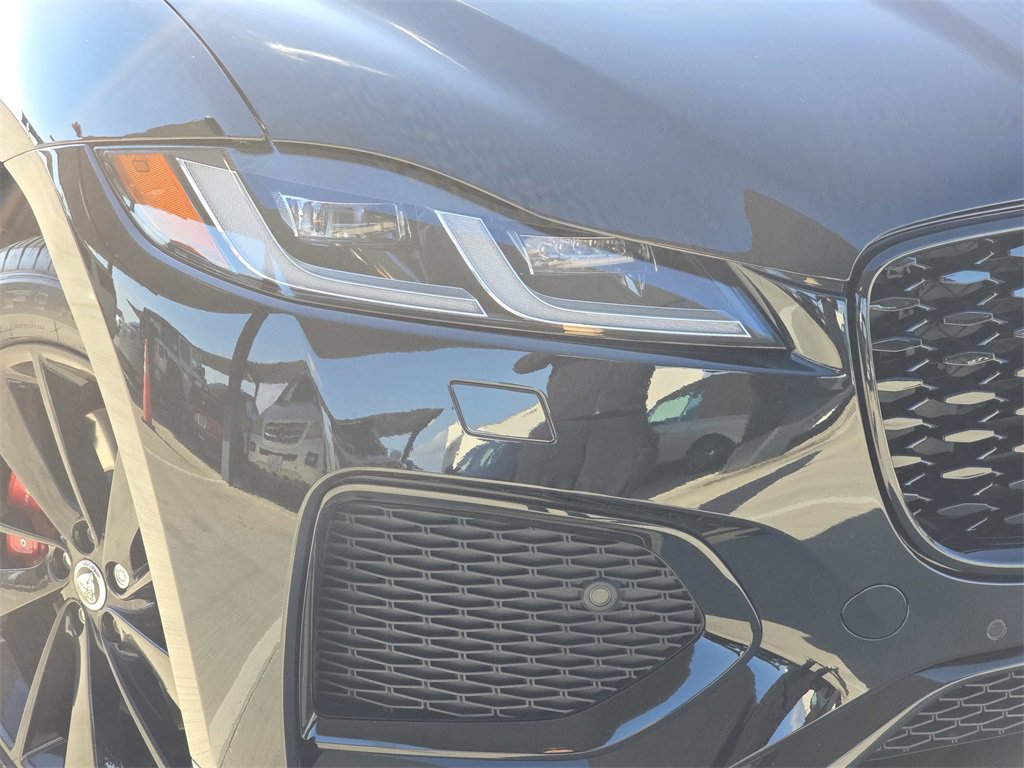 Certified 2025 Jaguar F-PACE R-Dynamic S image 32