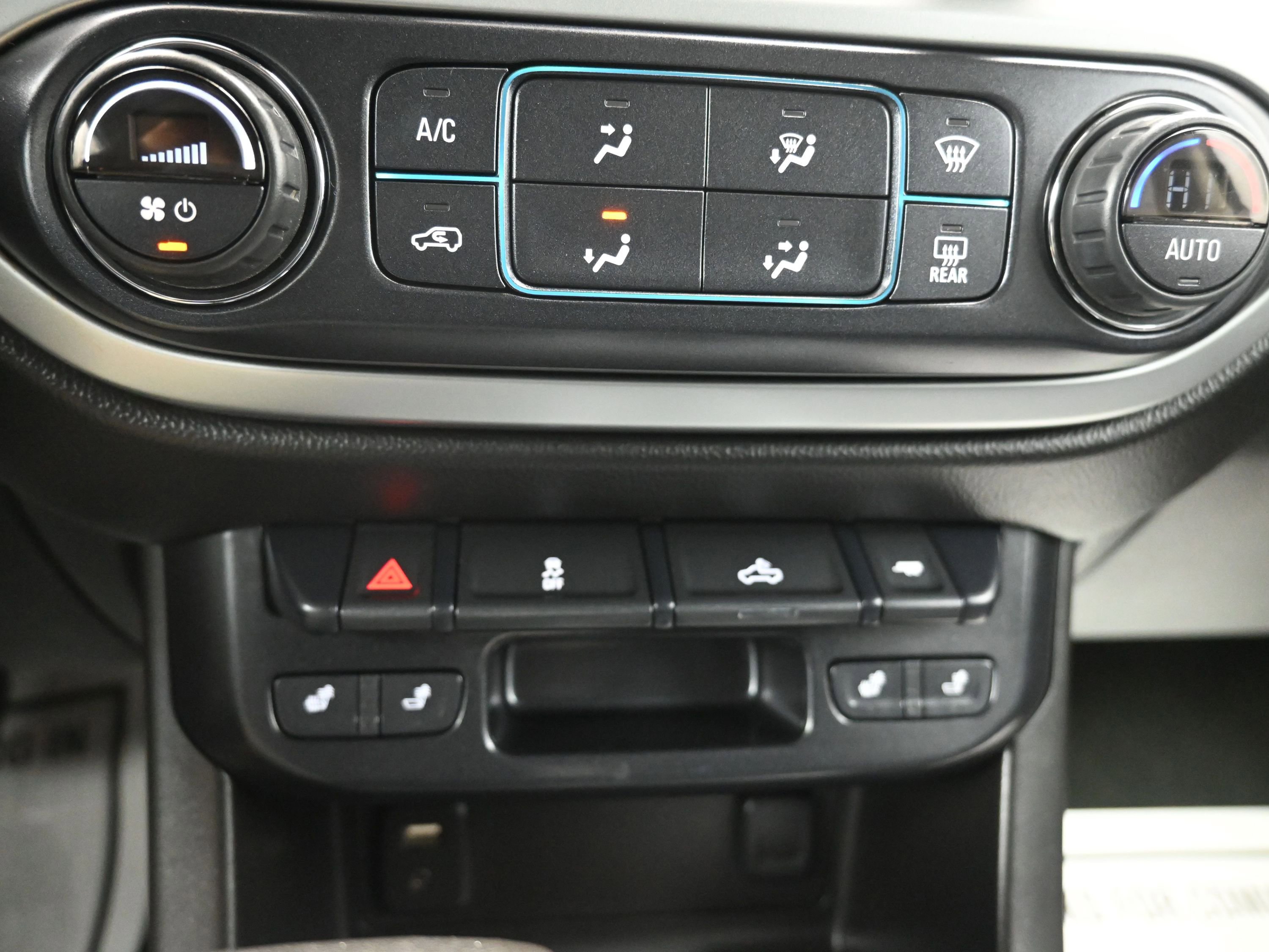 Used 2015 Chevrolet Colorado LT w/ Luxury Package image 22