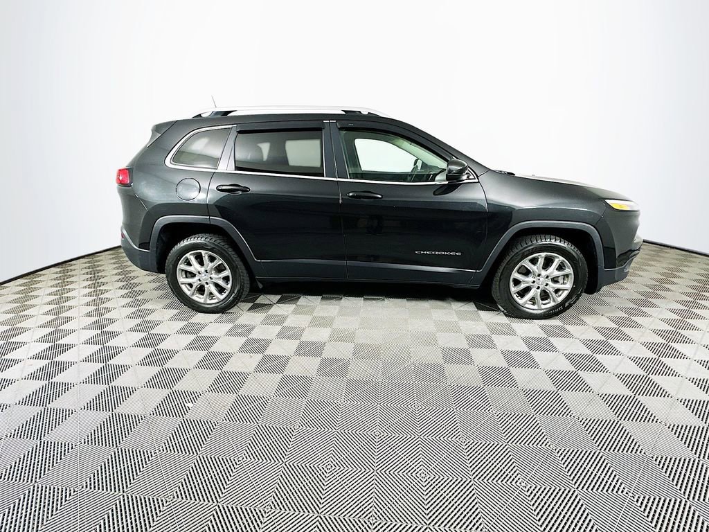 Used 2016 Jeep Cherokee Latitude w/ Cold Weather Group image 11