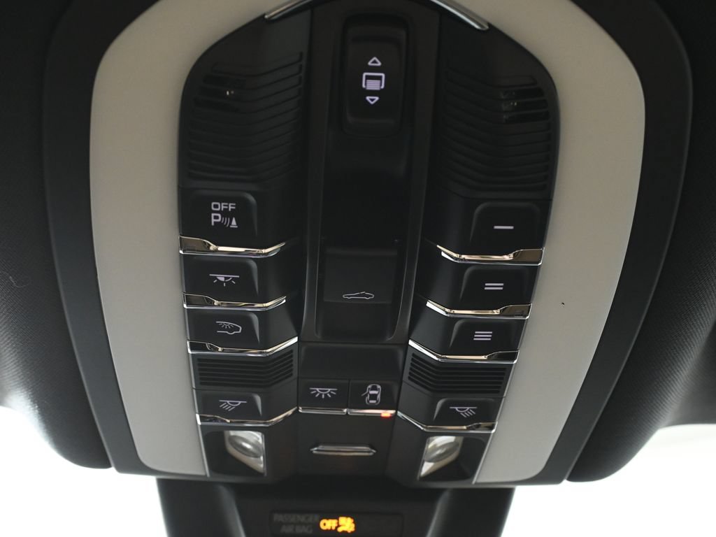 Used 2026 Porsche Macan AWD/4WD image 21