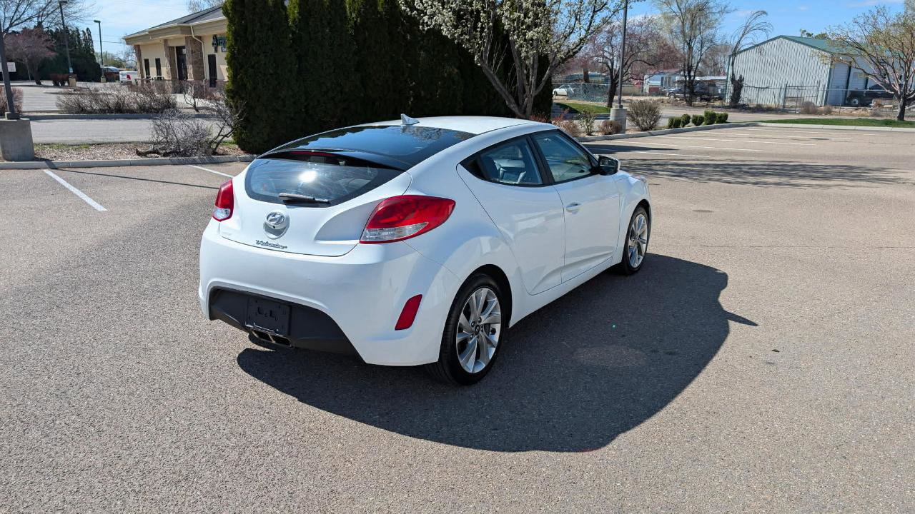 Used 2016 Hyundai Veloster FWD image 5