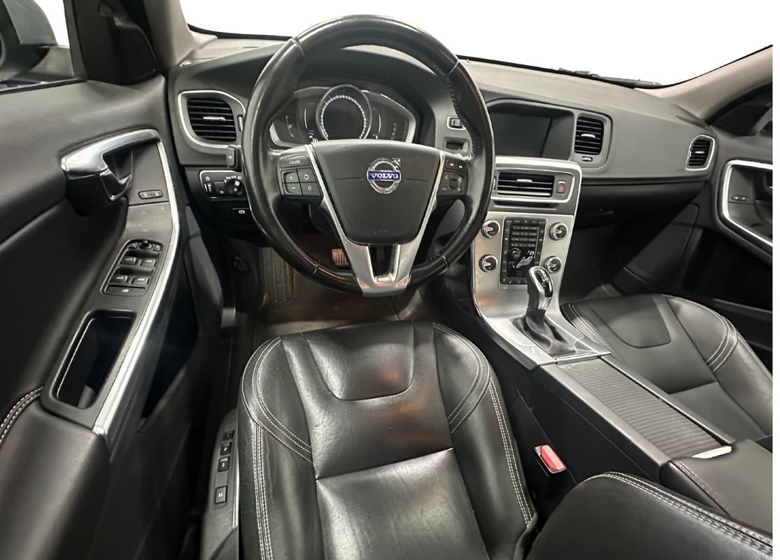 Used 2018 Volvo S60 T5 Dynamic w/ Vision Package image 19