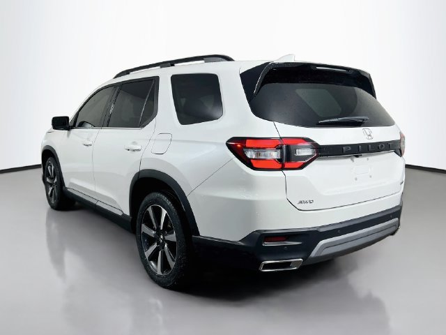Certified 2024 Honda Pilot Touring image 7