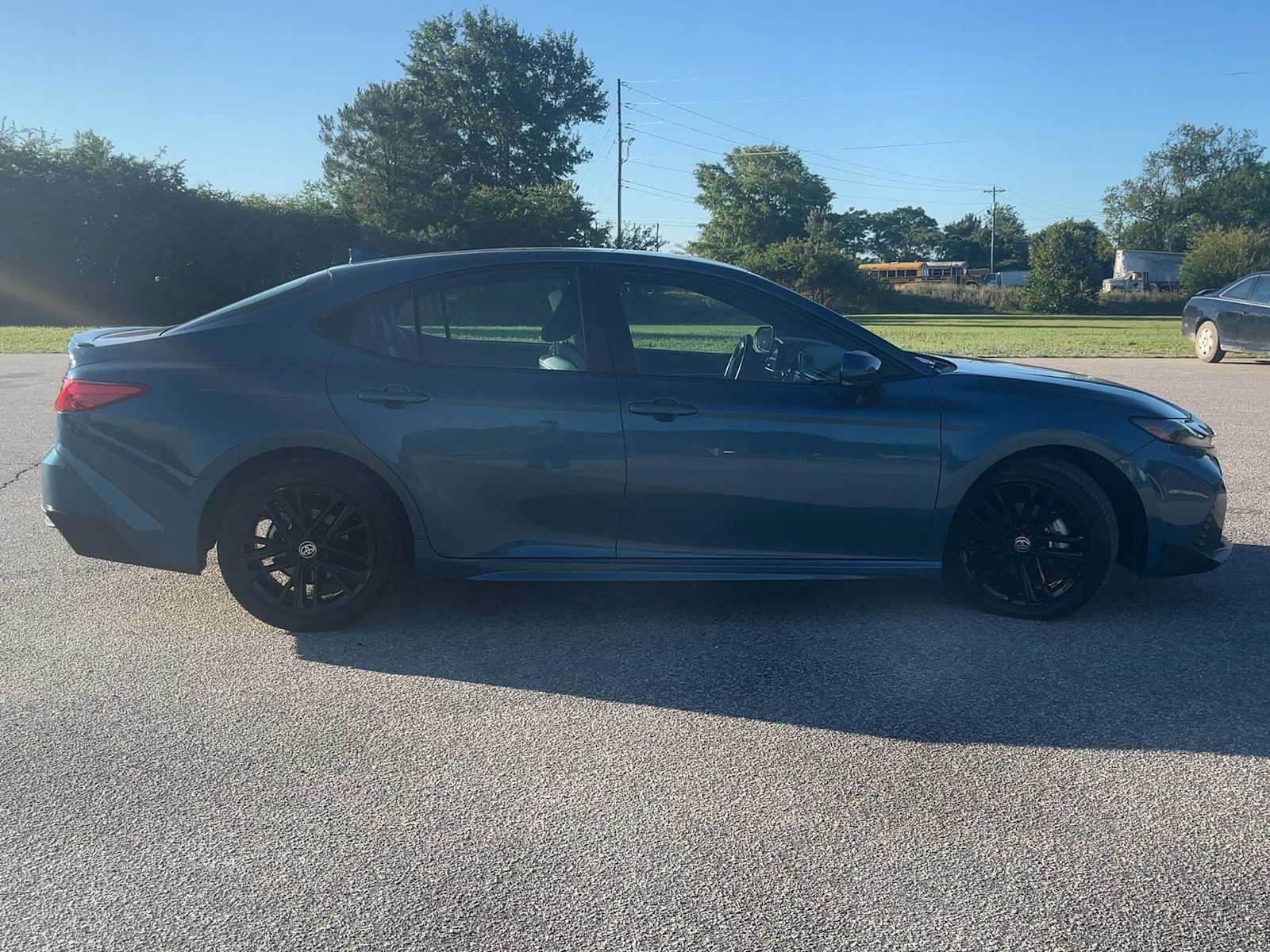 Used 2025 Toyota Camry SE FWD image 7