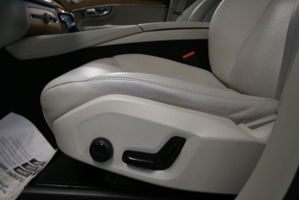 Used 2022 Volvo XC90 T6 Momentum w/ Advanced Package AWD/4WD image 11