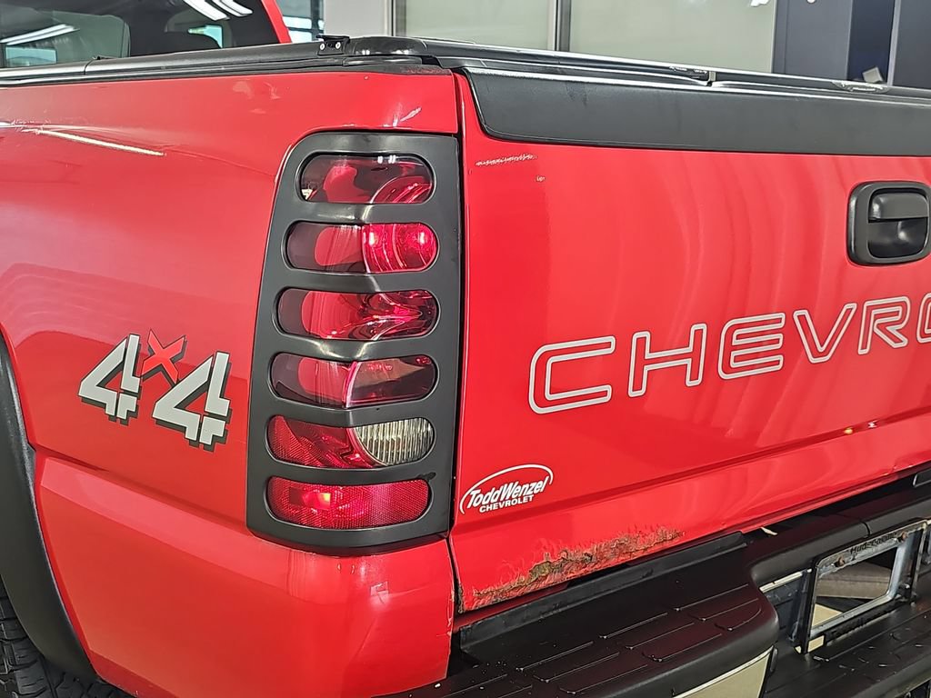 Used 2004 Chevrolet Silverado 2500 W/T w/ Snow Plow Prep Package AWD/4WD image 32