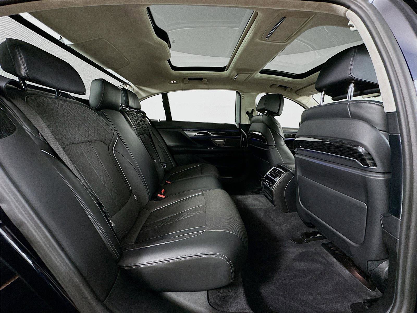 Used 2021 BMW M760i xDrive image 29