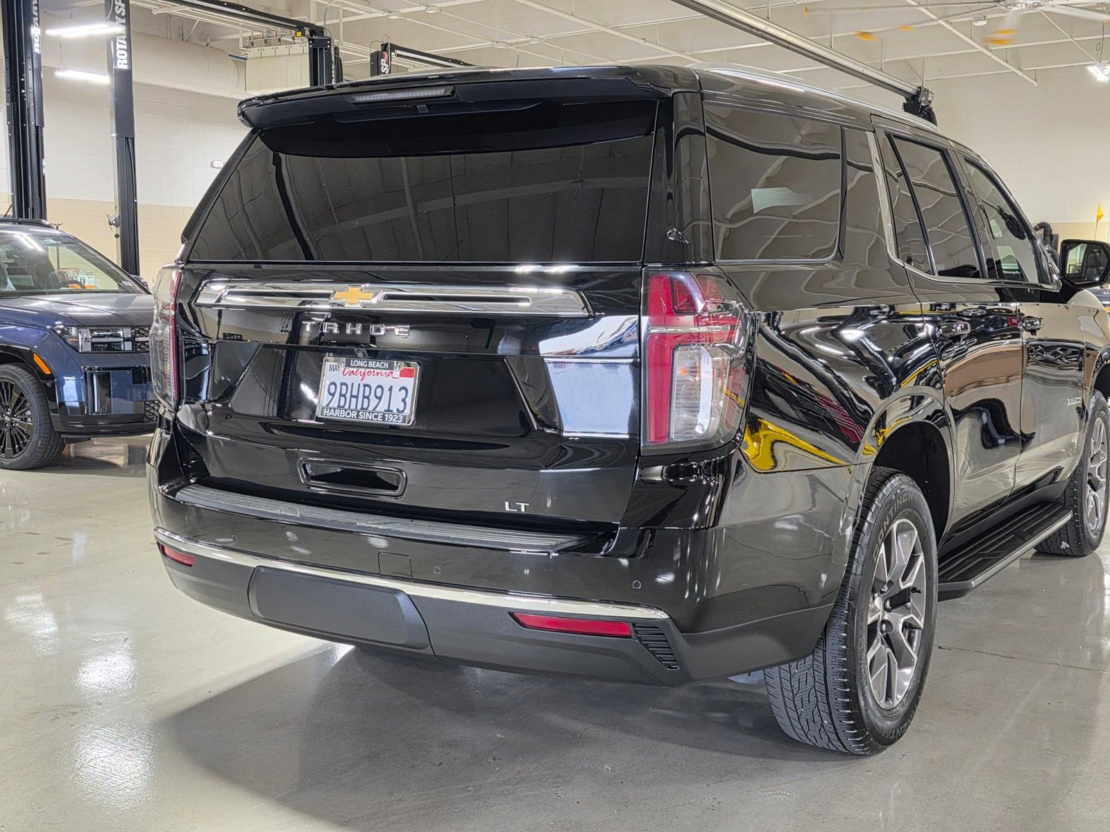 Used 2022 Chevrolet Tahoe LT w/ Luxury Package image 12