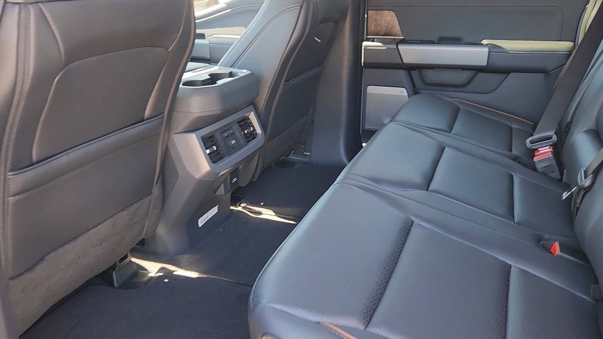 New 2026 Ford F250 Lariat w/ Black Appearance Package image 22