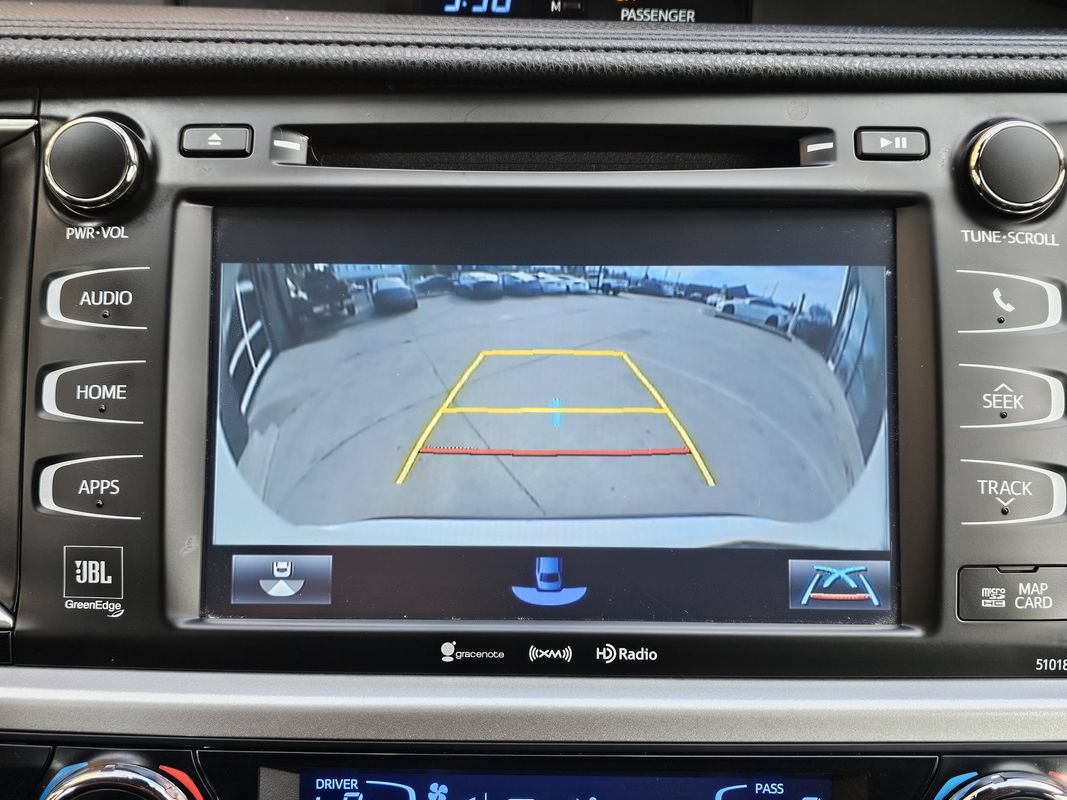 Used 2018 Toyota Highlander Limited Platinum w/ Carpet Mat Package (TMS) AWD/4WD image 31