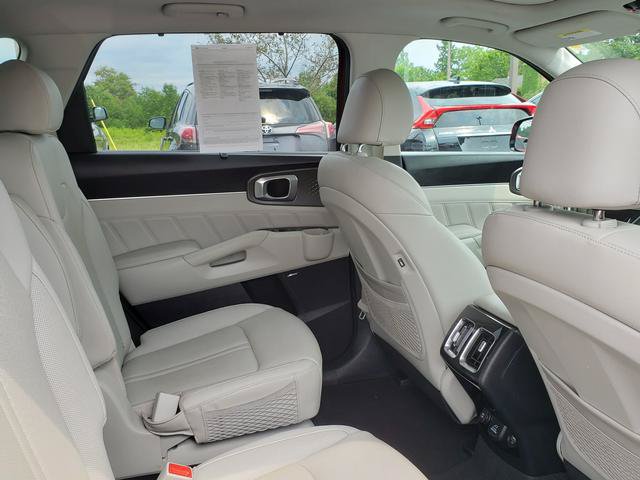 Certified 2023 Kia Sorento SX Prestige w/ Panoramic Sunroof Package AWD/4WD image 20